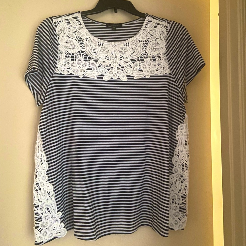 EUC Lane Bryant Black & White Stripe Blouse w/ Lace Appliqué Detail - 14/16